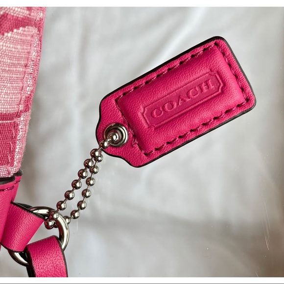 🔥BUY NOW🔥 Coach Shantung Pleated Medium Wristlet - Picture 4 of 8